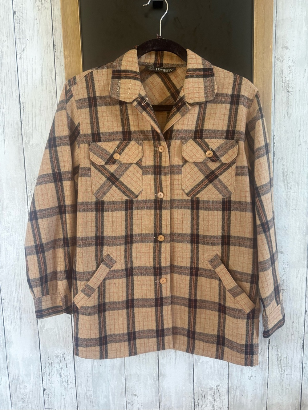 Women’s Vintage Tomboy brown and tan plaid button up shirt #flannel #